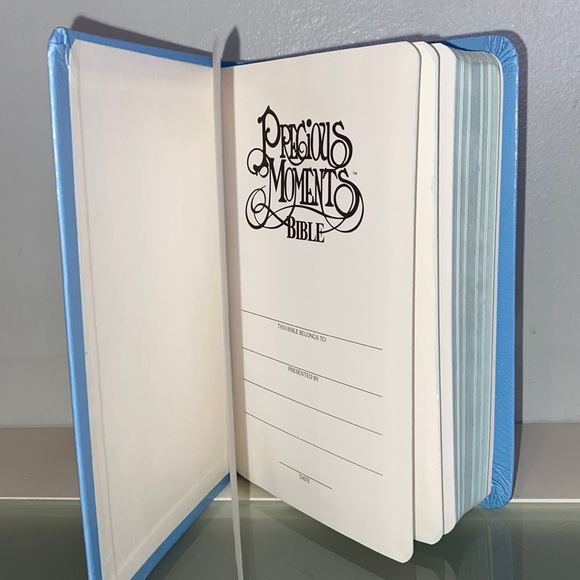 PRECIOUS MOMENTS SMALL HANDS EDITION,NEW KING JAMES VERSION BIBLE HardCover 207B - Picture 4 of 8